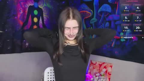 Mia online show from October 31, 4:02 am