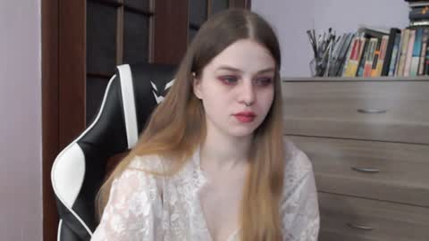 Snapshot of redhead_rabbit chatting on December 29, 3:11 am Lily online show from December 29, 3:11 am