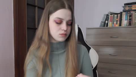 Snapshot of redhead_rabbit chatting on January 9, 2:33 am Lily online show from January 9, 2:33 am