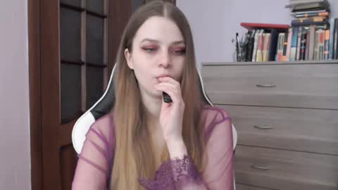 Snapshot of redhead_rabbit chatting on March 8, 2:34 am Lily online show from March 8, 2:34 am