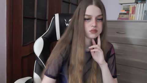 Snapshot of redhead_rabbit chatting on November 16, 2:17 am Lily online show from November 16, 2:17 am