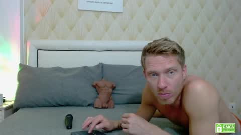 Snapshot of redheadxxl chatting on June 4, 8:59 pm Steve Blond online show from June 4, 8:59 pm