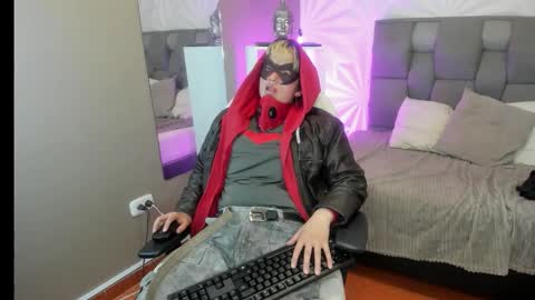 redhood_1_ online show from March 8, 5:00 am