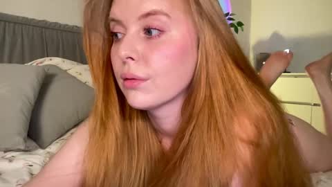 Snapshot of redhotvixen_ chatting on May 9, 1:00 am Sofia online show from May 9, 1:00 am