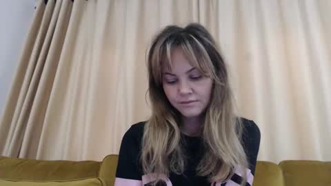 Snapshot of redjessica chatting on November 1, 5:31 am RedJessica online show from November 1, 5:31 am