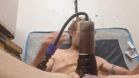 Snapshot of rednicedick chatting on October 19, 5:19 am rednicedick online show from October 19, 5:19 am