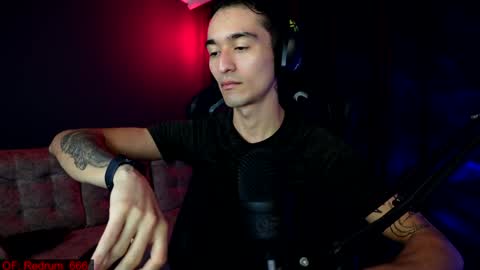 Snapshot of redrum_696 chatting on December 5, 6:55 pm Red online show from December 5, 6:55 pm