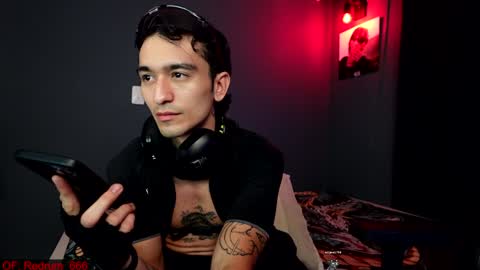 Snapshot of redrum_696 chatting on December 13, 5:05 am Red online show from December 13, 5:05 am