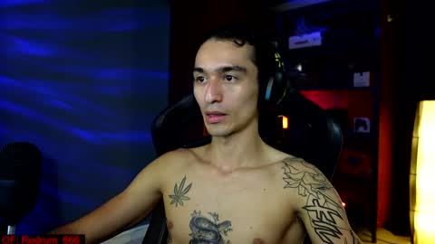 Snapshot of redrum_696 chatting on December 16, 6:10 am Red online show from December 16, 6:10 am