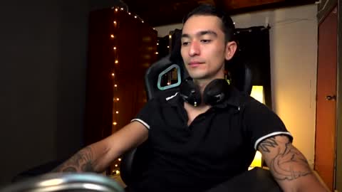 Snapshot of redrum_696 chatting on December 31, 9:17 pm Red online show from December 31, 9:17 pm