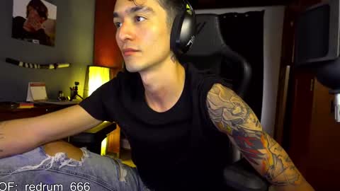 Snapshot of redrum_696 chatting on February 11, 5:50 pm Red online show from February 11, 5:50 pm