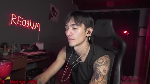 Snapshot of redrum_696 chatting on October 17, 2:26 am Red online show from October 17, 2:26 am