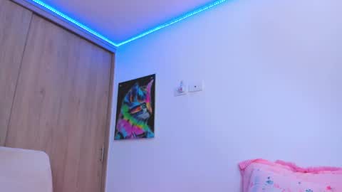 Snapshot of redski77 chatting on February 26, 9:32 am redski77 online show from February 26, 9:32 am