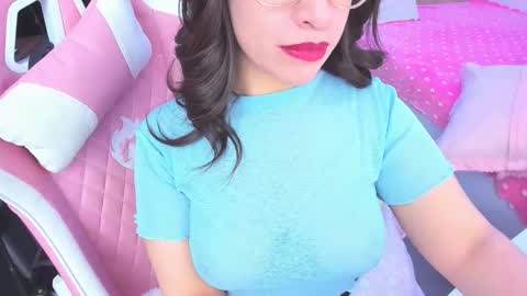 Snapshot of redski77 chatting on December 18, 6:41 am redski77 online show from December 18, 6:41 am