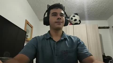 Snapshot of redsoul951869 chatting on October 4, 5:49 am RedsoulReaver online show from October 4, 5:49 am