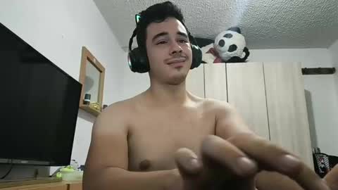 Snapshot of redsoul951869 chatting on October 11, 5:28 am RedsoulReaver online show from October 11, 5:28 am