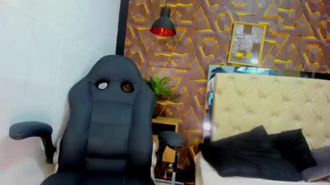 reed_kitty online show from December 2, 12:21 pm