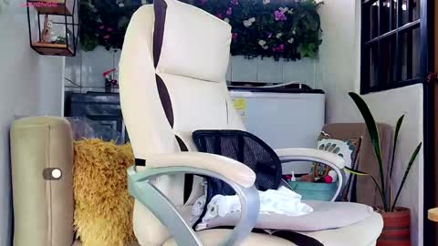 Snapshot of reese_yanella chatting on March 29, 1:11 pm Yanella online show from March 29, 1:11 pm