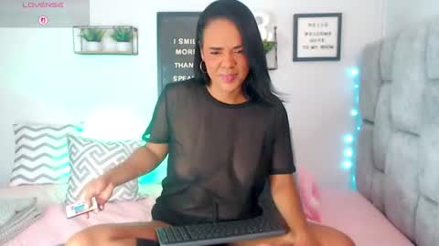 regina1819 online show from July 24, 1:25 am