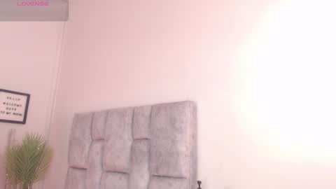 regina1819 online show from August 5, 5:38 pm