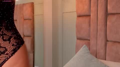 Snapshot of regina_noctixx chatting on June 22, 4:31 am Regina online show from June 22, 4:31 am