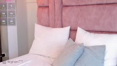 Snapshot of regina_noctixx chatting on July 10, 7:49 pm Regina online show from July 10, 7:49 pm