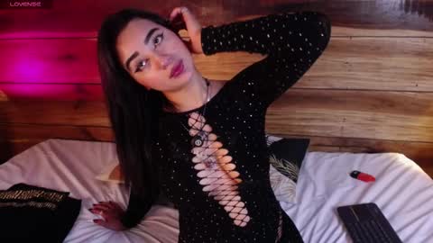 Snapshot of regina_storm chatting on November 25, 4:01 am online show from November 25, 4:01 am