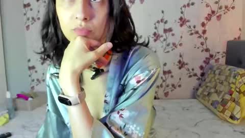 Snapshot of reginamoon12 chatting on October 27, 7:56 am Alisa online show from October 27, 7:56 am