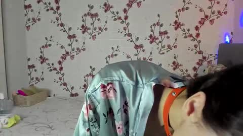 Snapshot of reginamoon12 chatting on October 30, 6:59 am Alisa online show from October 30, 6:59 am