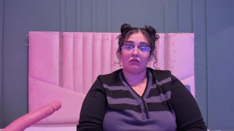 reginavegaa online show from February 4, 5:45 pm