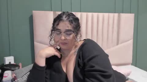 reginavegaa online show from February 12, 2:54 pm