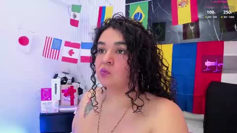 reginavegaa online show from June 23, 8:12 am