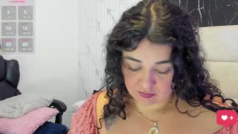 reginavegaa online show from August 1, 11:31 am