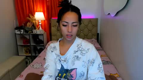 reighnempress online show from February 3, 1:19 am