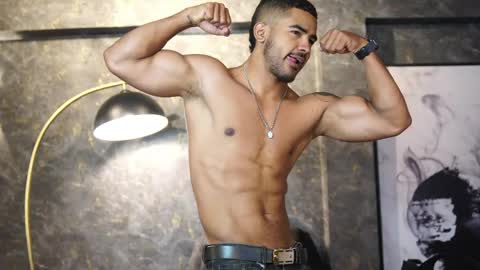 Snapshot of reik_von chatting on June 3, 12:41 pm Reik online show from June 3, 12:41 pm