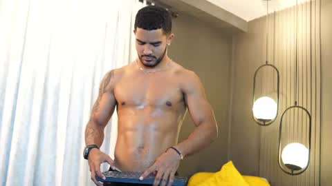 Snapshot of reik_von chatting on June 19, 12:42 pm Reik online show from June 19, 12:42 pm