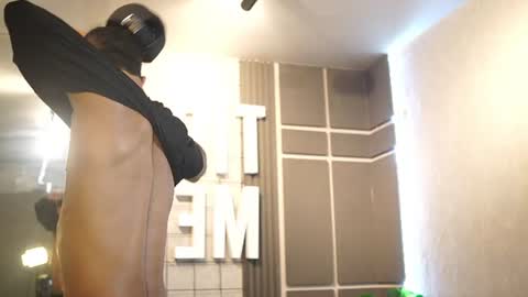 Snapshot of reik_von chatting on June 22, 12:46 pm Reik online show from June 22, 12:46 pm