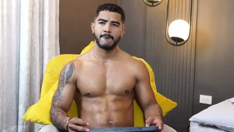Snapshot of reik_von chatting on July 21, 12:07 pm Reik online show from July 21, 12:07 pm