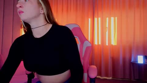 reina cummings online show from November 2, 7:00 am