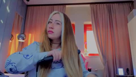 reina cummings online show from November 24, 7:19 am