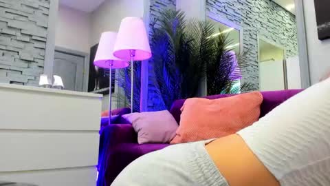 reina cummings online show from May 3, 5:24 am