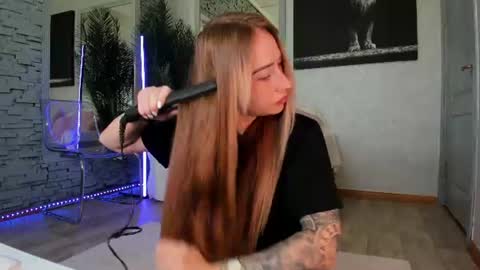 reina cummings online show from August 1, 6:56 am
