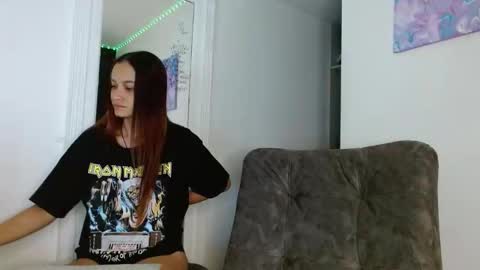 Snapshot of reina_reina chatting on February 11, 5:45 am reina_reina online show from February 11, 5:45 am