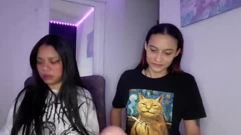 Snapshot of reina_reina chatting on April 4, 5:06 am reina_reina online show from April 4, 5:06 am