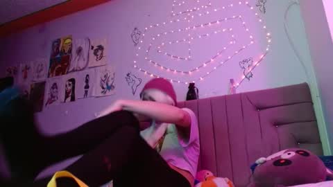 reiv_femboy online show from February 15, 4:53 am