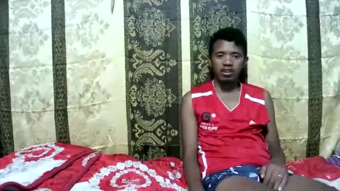 Snapshot of remixstboy chatting on January 15, 6:43 am remixstboy online show from January 15, 6:43 am