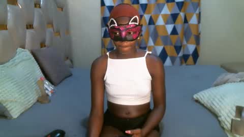 remmyqueen online show from April 19, 5:29 am