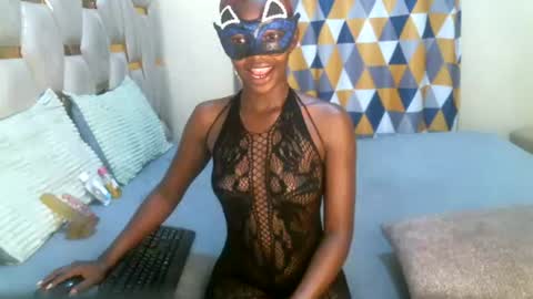 remmyqueen online show from June 15, 8:22 pm