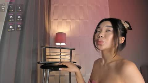 Snapshot of ren_esma chatting on November 10, 3:49 am Ren online show from November 10, 3:49 am