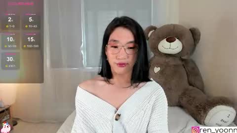 Snapshot of ren_yoonn chatting on August 2, 1:53 pm Ren online show from August 2, 1:53 pm